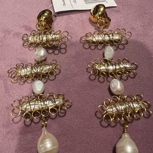 Oscar Dela Renta Elegant Gold and Pearl Earrings